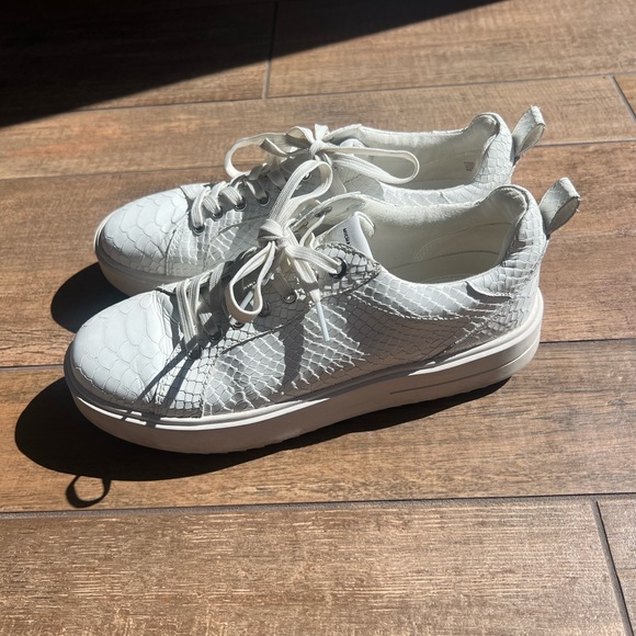 Michael Kors Sneaker size 8 - Picture 5 of 5